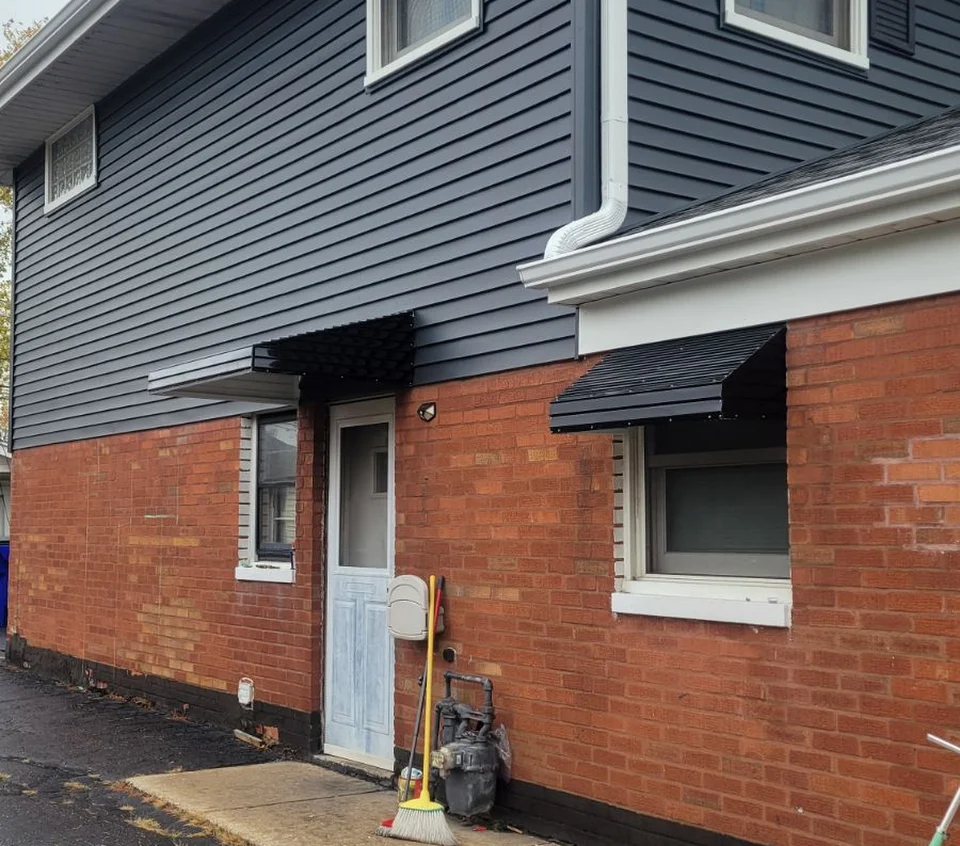 Finding the Best Awning Companies in Chicago (2026 Guide)